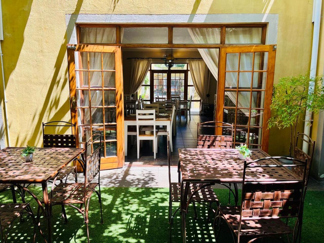 17 On Bird Guest House Beaufort West Exterior photo