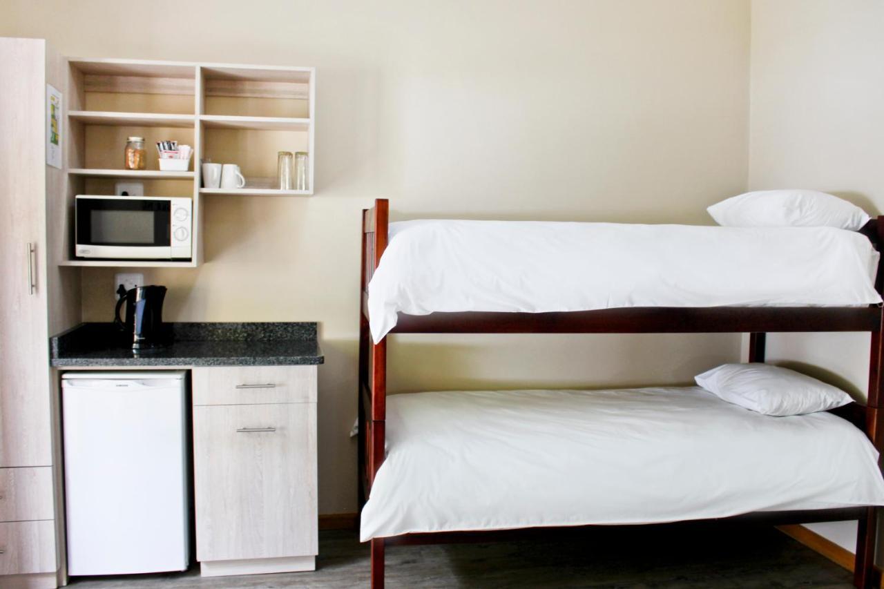 17 On Bird Guest House Beaufort West Exterior photo